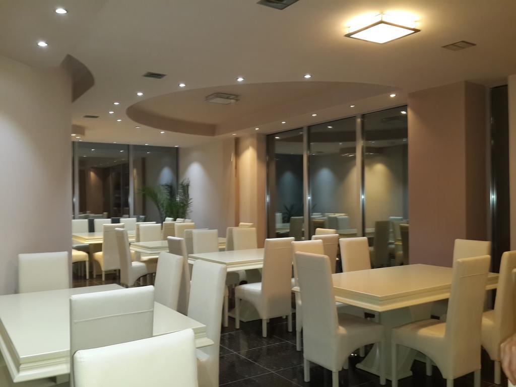 Laplje Selo Hotel Konstantin מראה חיצוני תמונה