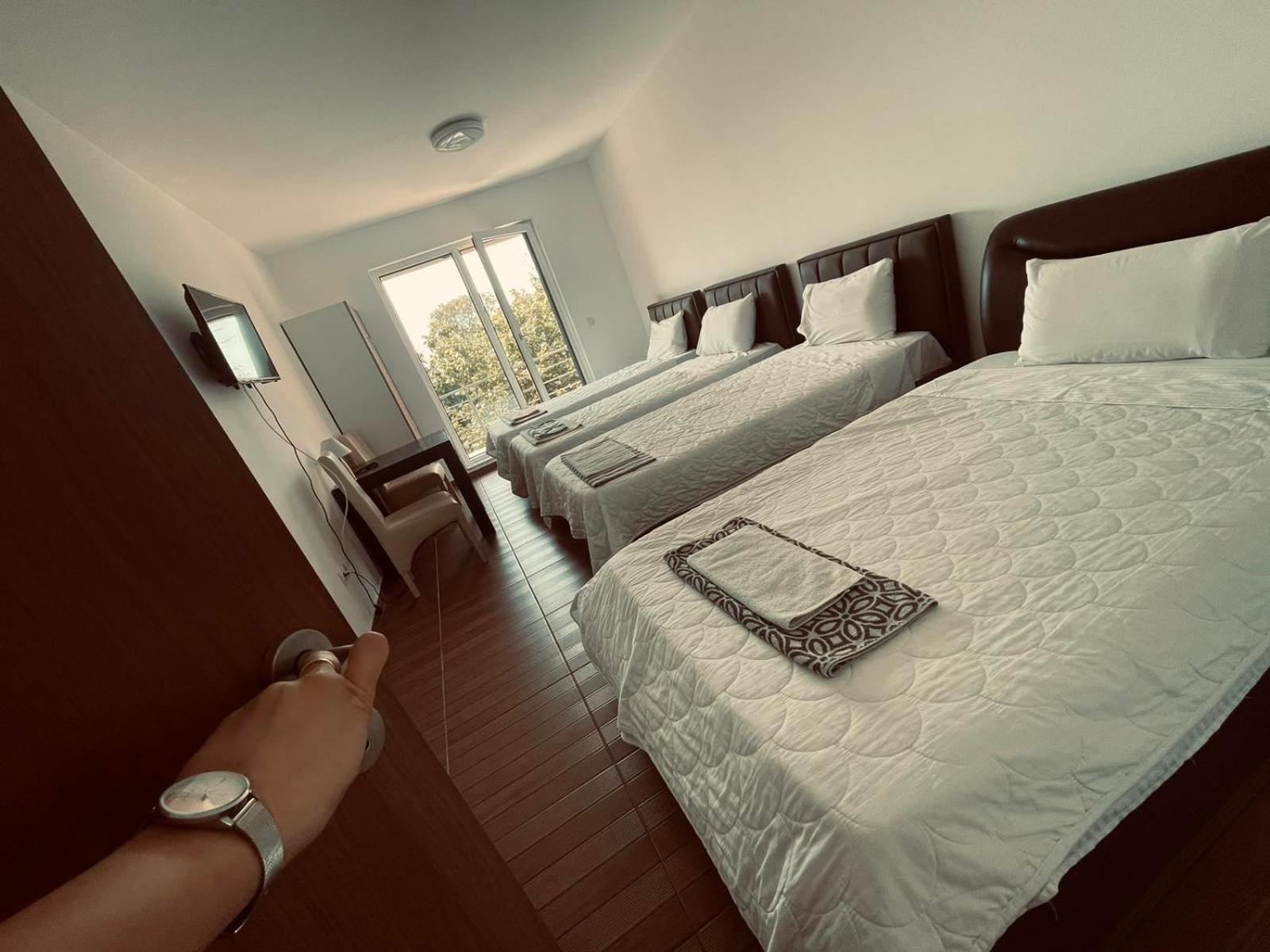 Laplje Selo Hotel Konstantin מראה חיצוני תמונה