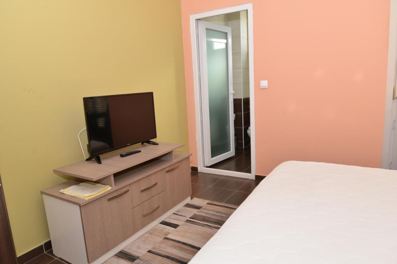 Laplje Selo Hotel Konstantin מראה חיצוני תמונה