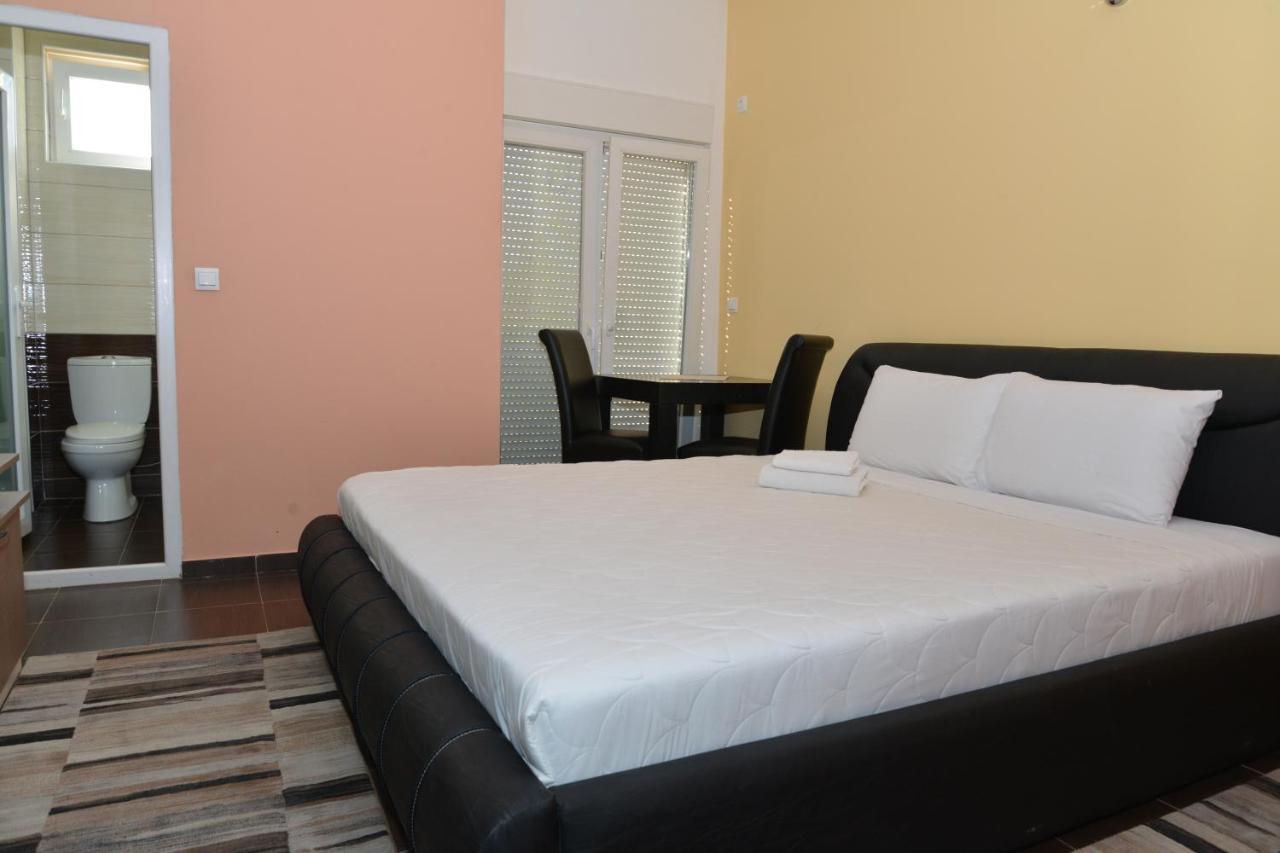 Laplje Selo Hotel Konstantin מראה חיצוני תמונה