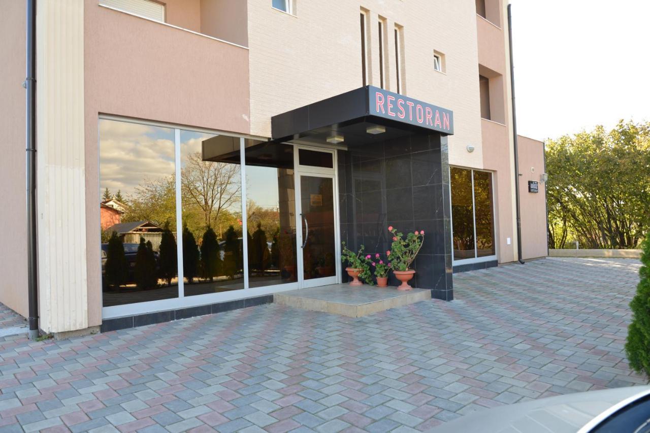 Laplje Selo Hotel Konstantin מראה חיצוני תמונה